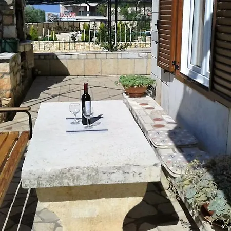 Appartamento Affordable Avelina With Grill Pola