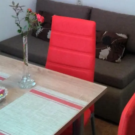 Affordable Avelina With Grill Apartment